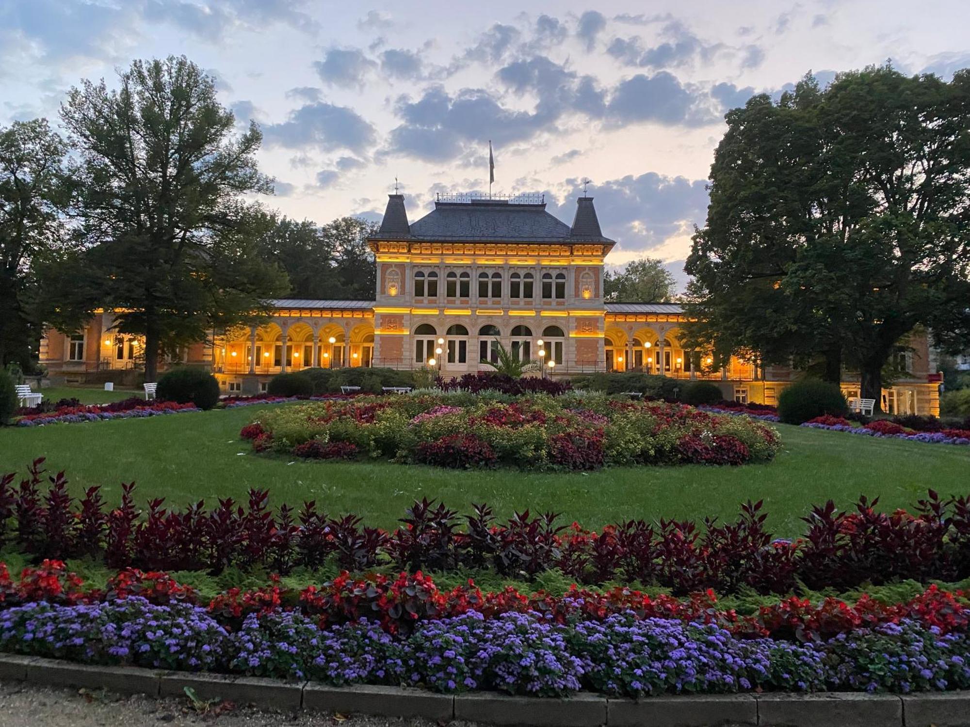 Fewo Roland Ranft Direkt Am Kurpark Barrierearm 60Qm Bad Elster Buitenkant foto